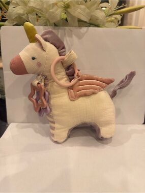Itzy Ritzy Bitzy Bespoke Link & Love Unicorn Crinkle Activity Toy